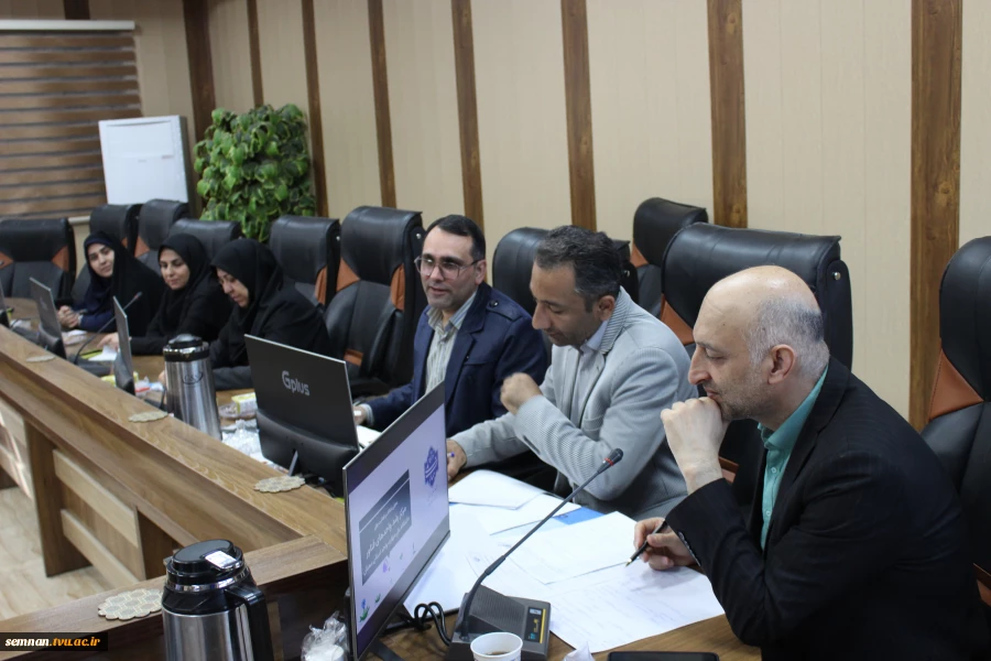 حضور هیئت نظارت و تضمین کیفیت آموزش عالی استان سمنان در دانشگاه ملی مهارت استان و بازدید از مرکز رشد این دانشگاه 2
